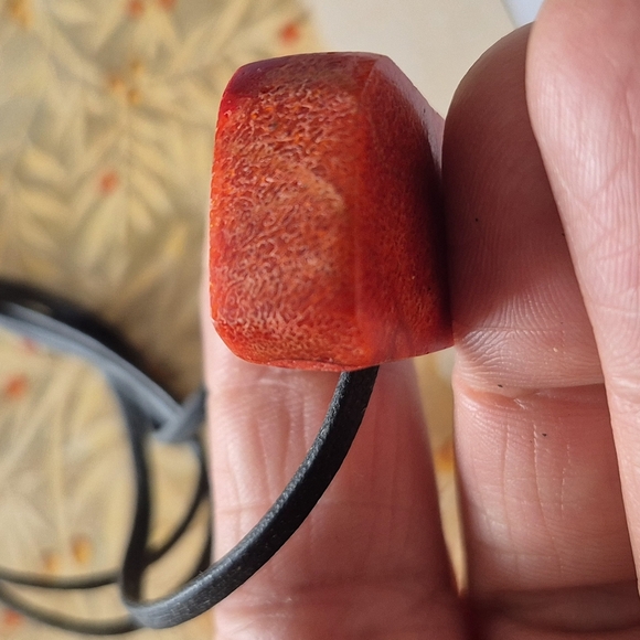 CHUNKY FOSSILIZED CORAL PENDANT ON A LEATHER CHAIN - Picture 3 of 13